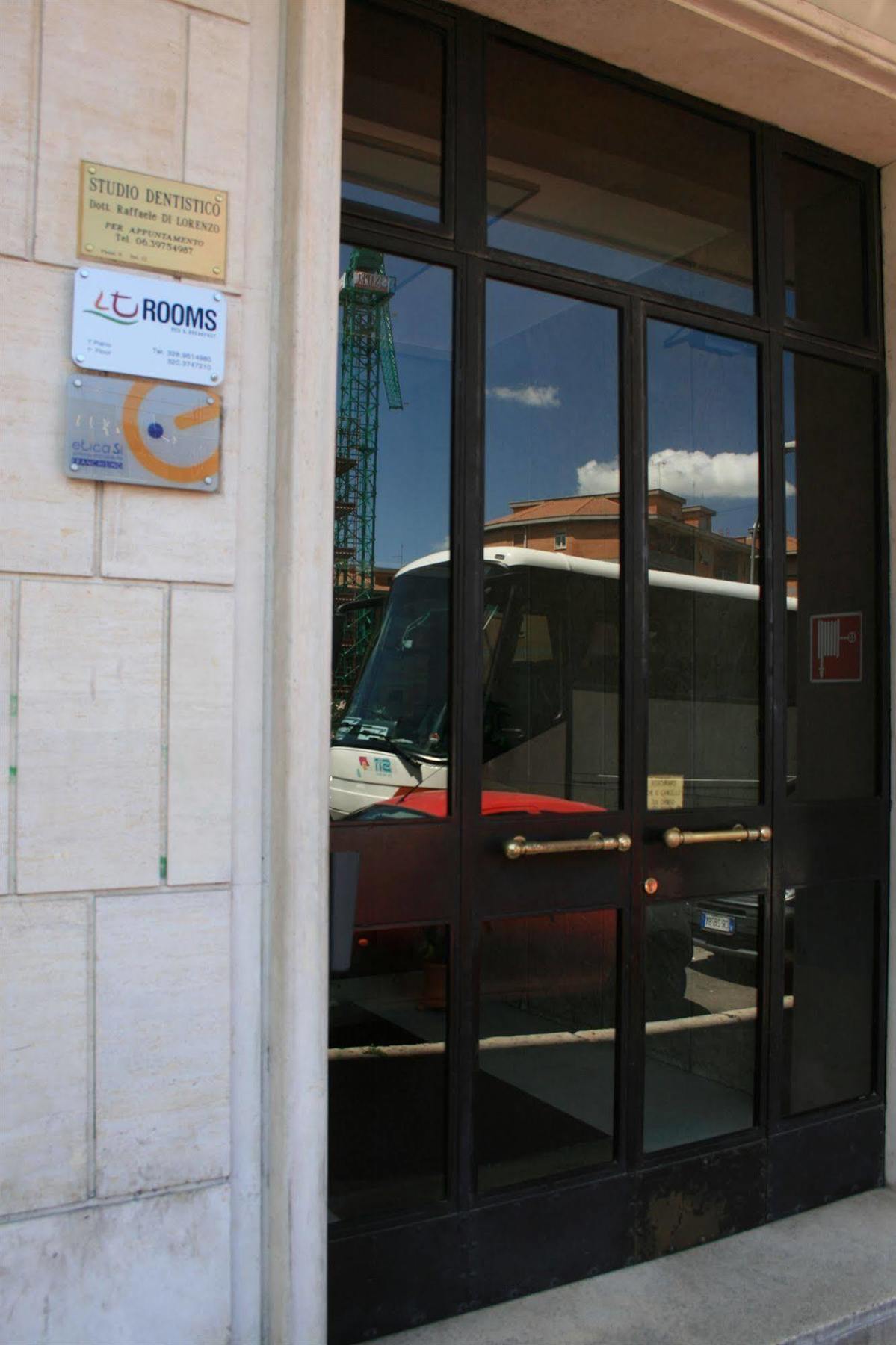 Lt Rooms Rome Bagian luar foto